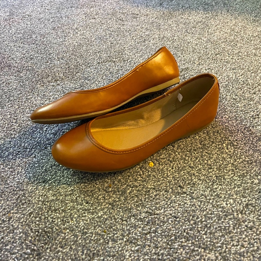Tan pleather women’s flats 7.5 Universal Thread